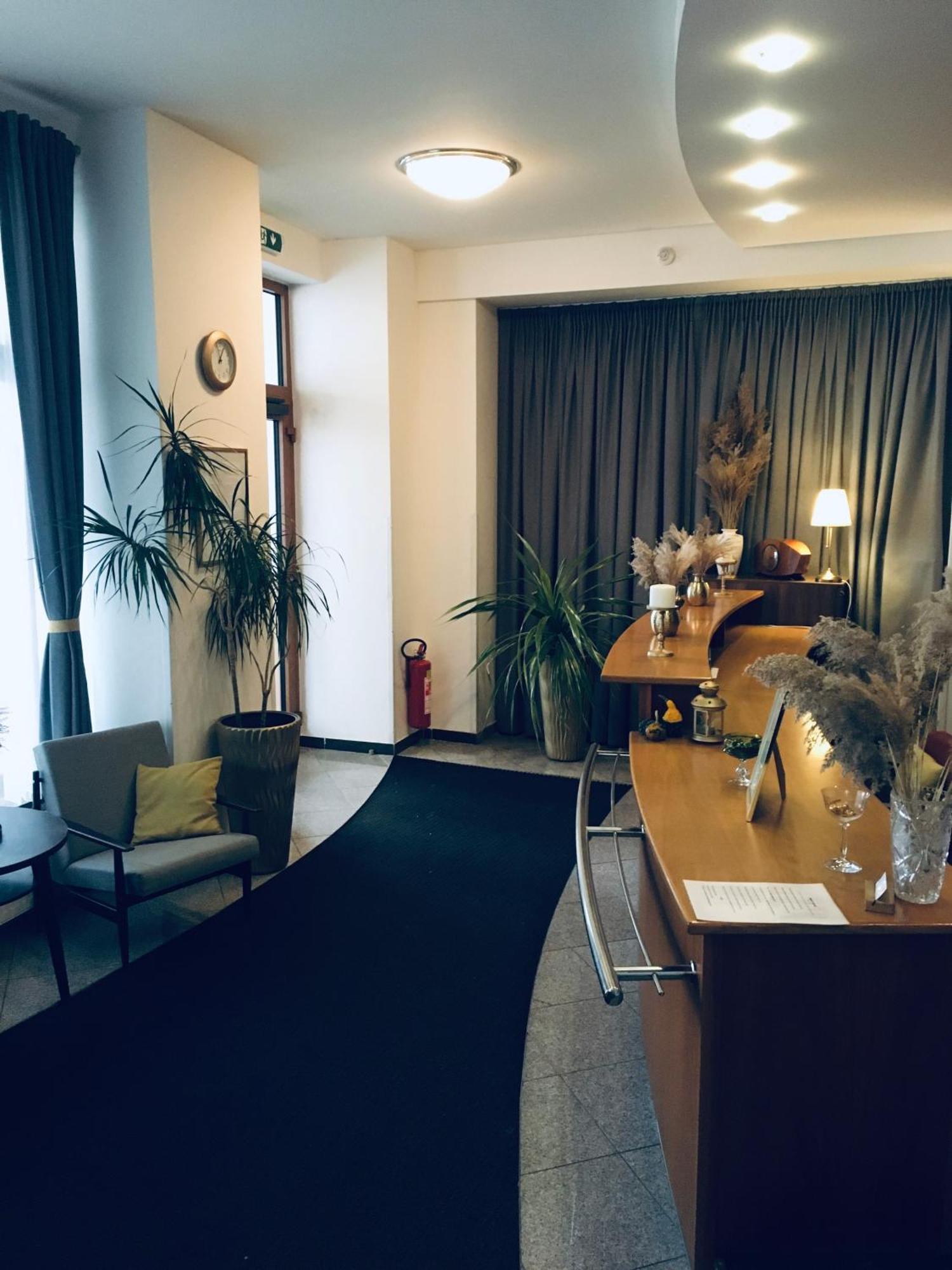 Penzion Hotelu Central Dvůr Králové nad Labem Dış mekan fotoğraf
