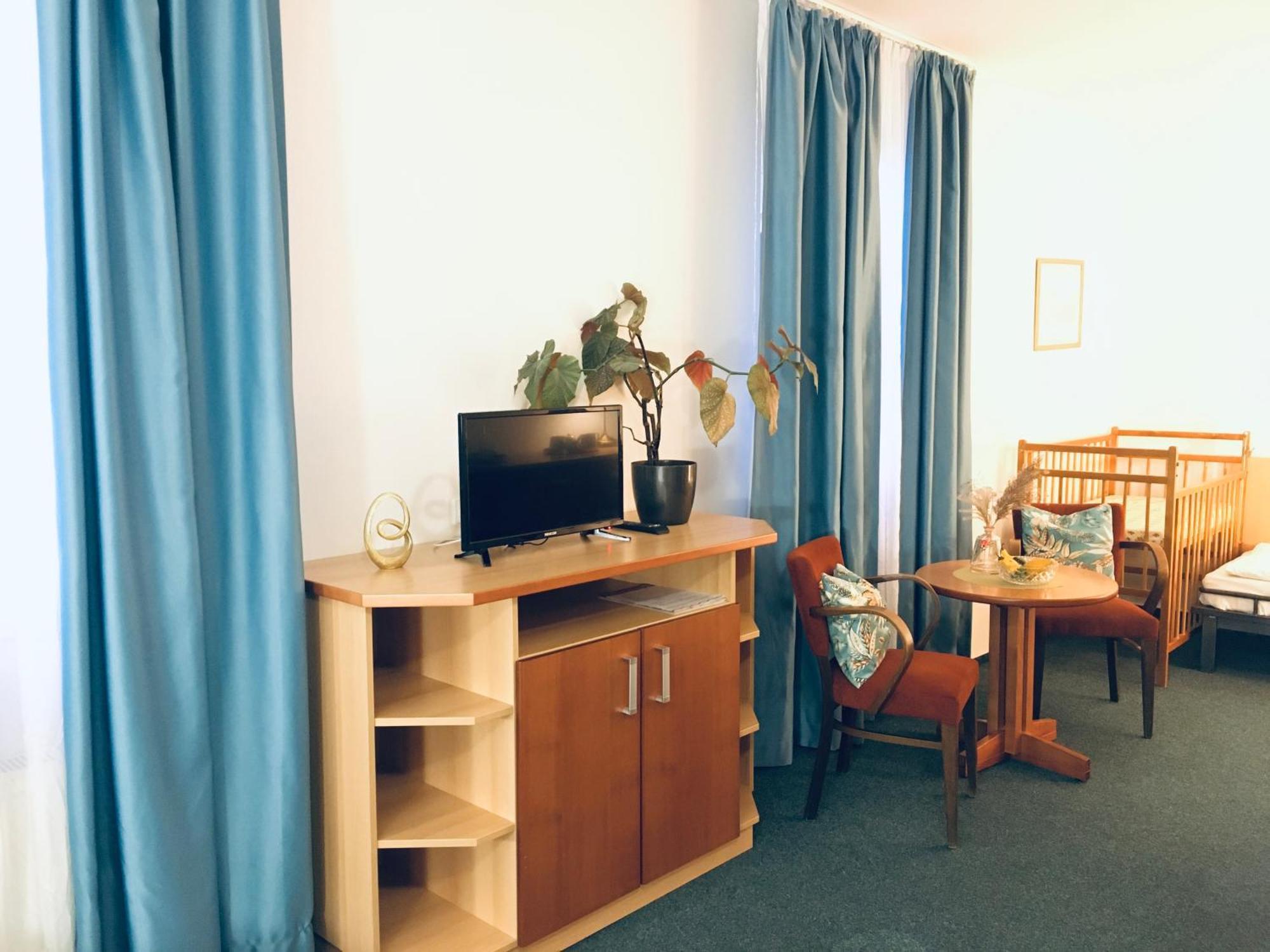 Penzion Hotelu Central Dvůr Králové nad Labem Dış mekan fotoğraf