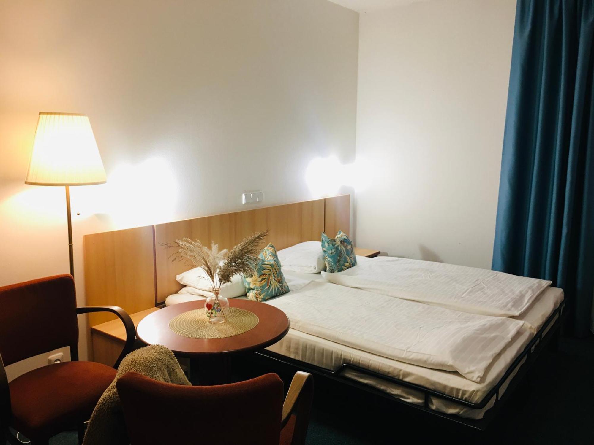 Penzion Hotelu Central Dvůr Králové nad Labem Dış mekan fotoğraf