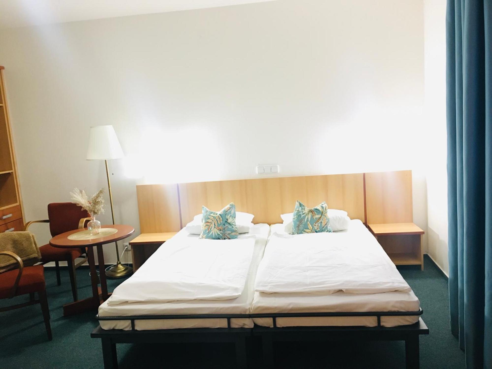 Penzion Hotelu Central Dvůr Králové nad Labem Dış mekan fotoğraf
