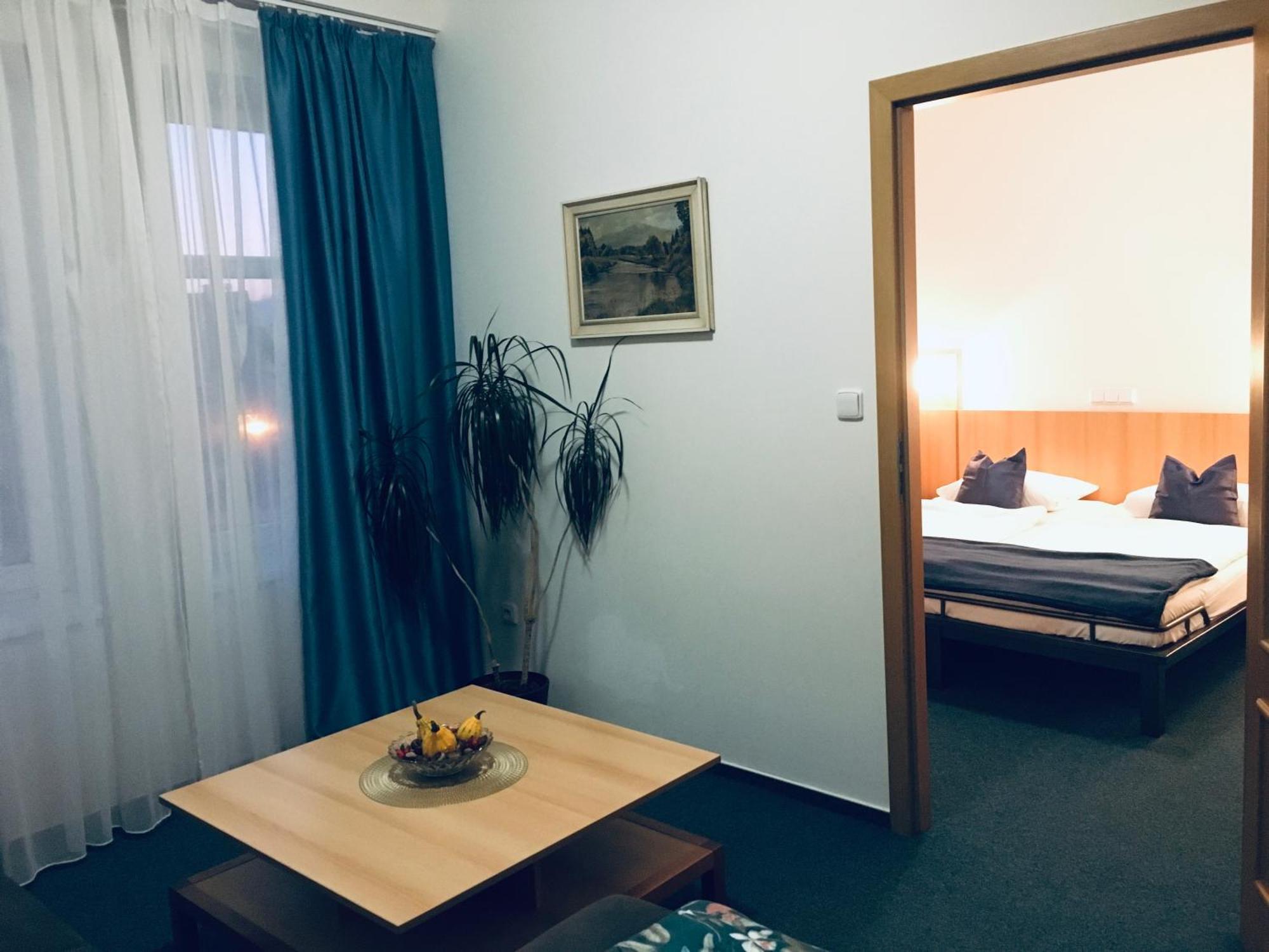 Penzion Hotelu Central Dvůr Králové nad Labem Dış mekan fotoğraf