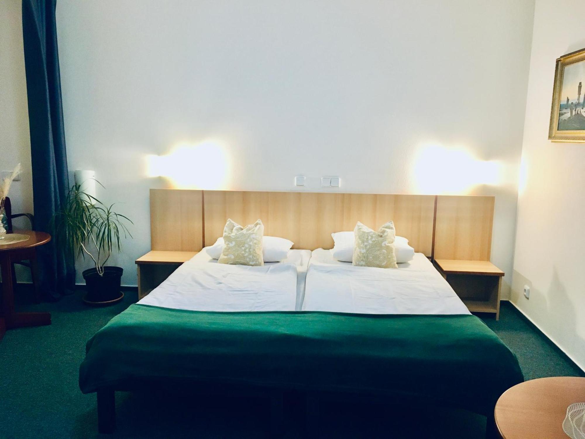 Penzion Hotelu Central Dvůr Králové nad Labem Dış mekan fotoğraf