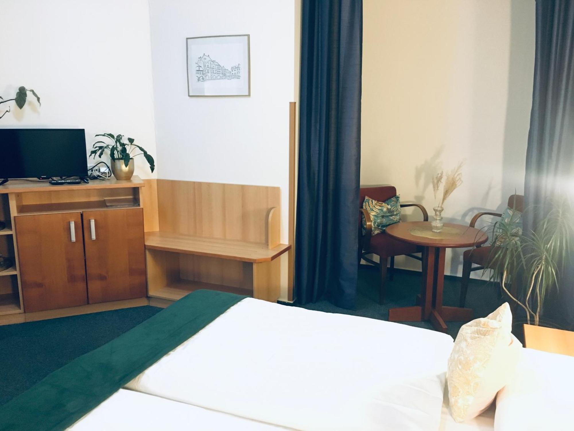 Penzion Hotelu Central Dvůr Králové nad Labem Dış mekan fotoğraf