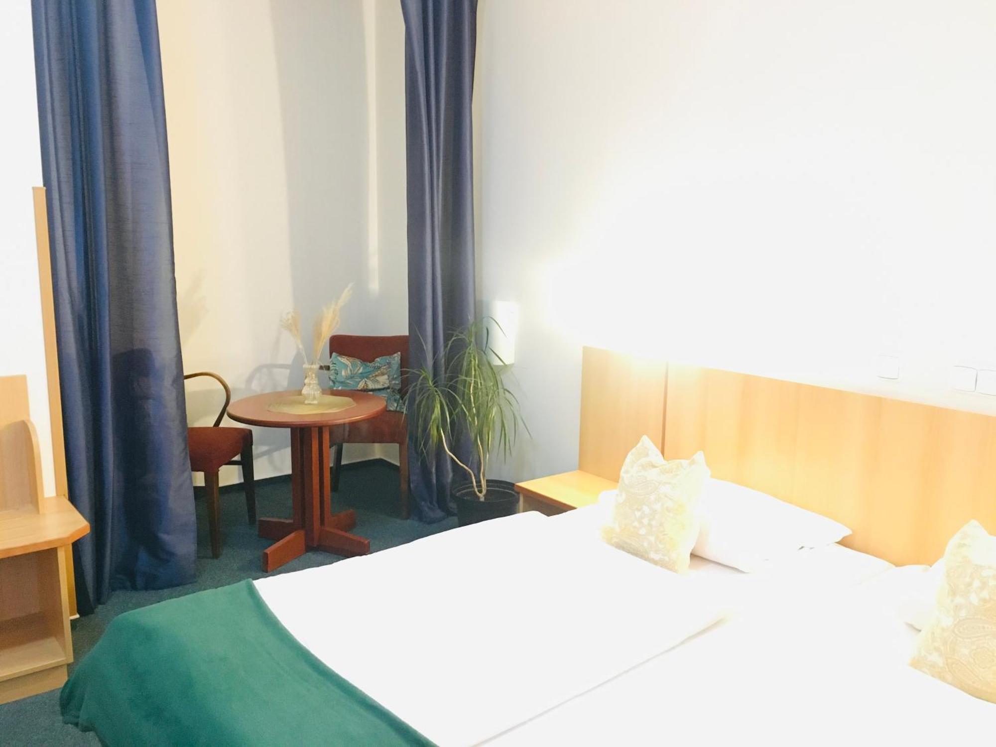 Penzion Hotelu Central Dvůr Králové nad Labem Dış mekan fotoğraf